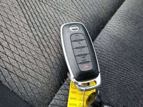 Used 2025 Nissan Rogue SV FWD image 28