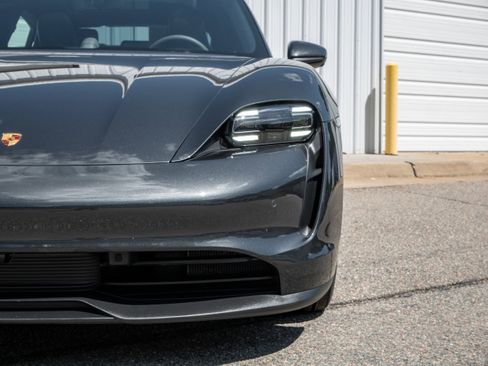 Used 2022 Porsche Taycan image 14