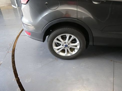 Used 2018 Ford Escape SE w/ SE Sync 3 Package FWD image 22
