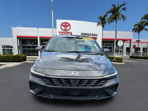 Used 2024 Hyundai Elantra Limited FWD image 2
