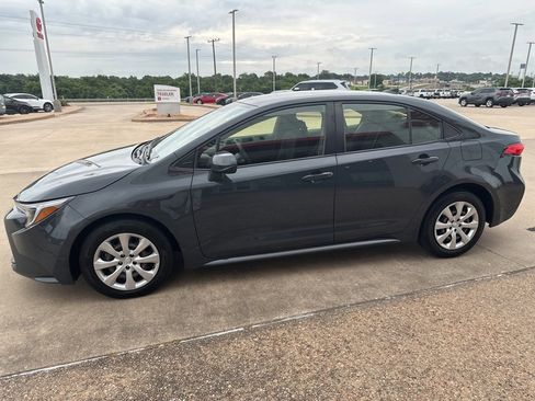 Used 2023 Toyota Corolla LE image 4