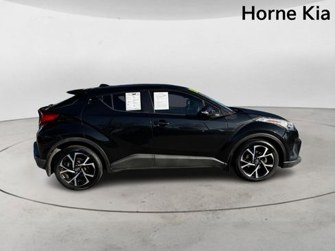 Used 2018 Toyota C-HR XLE image 3