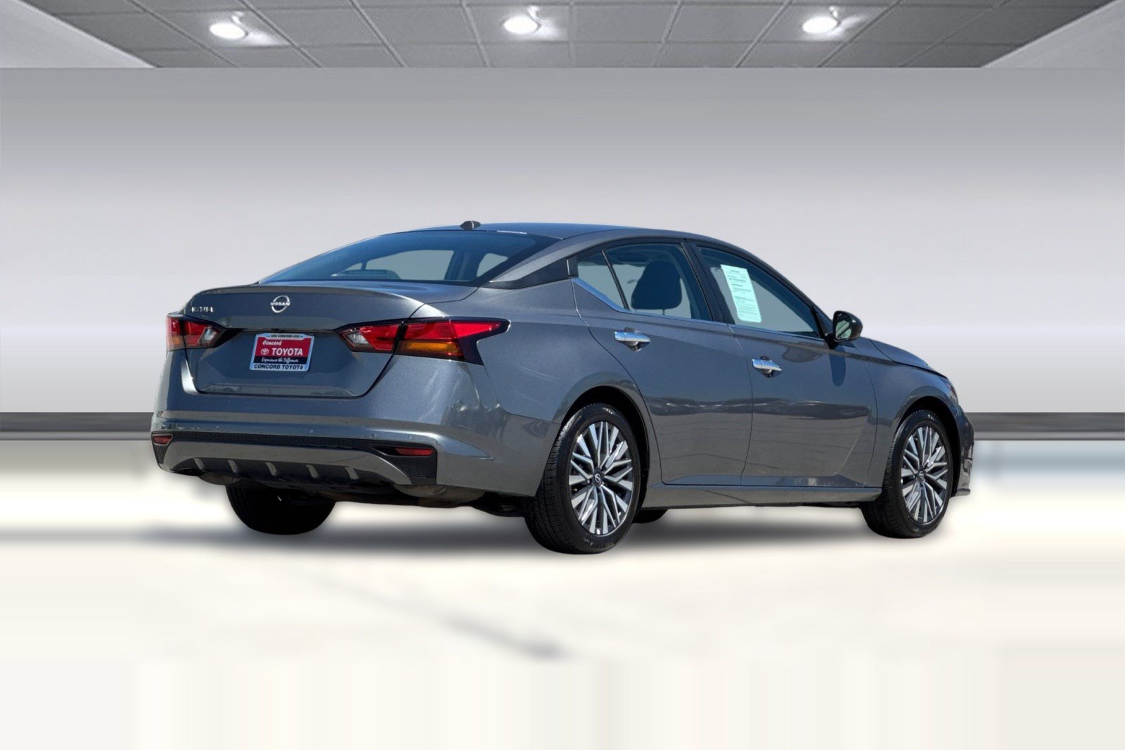 Used 2025 Nissan Altima 2.5 SV FWD image 9