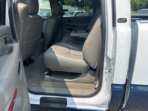 Used 2005 Chevrolet Silverado 2500 LT w/ Heavy-Duty Power Package image 22