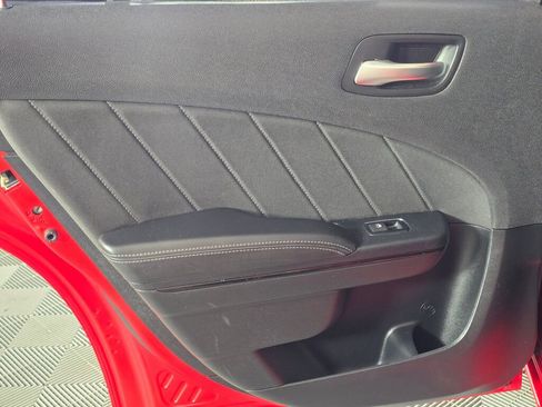 Used 2017 Dodge Charger R/T w/ Blacktop Package image 33