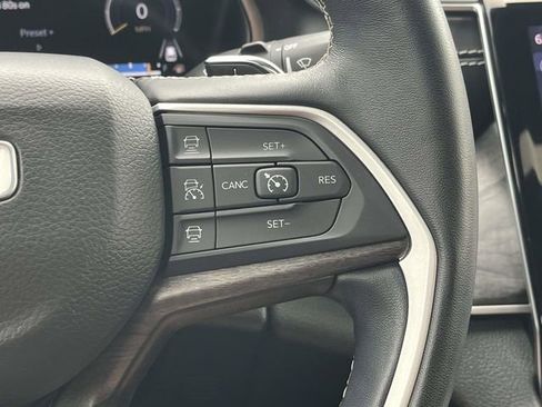 Used 2022 Jeep Grand Cherokee L Limited w/ Luxury Tech Group II AWD/4WD image 30