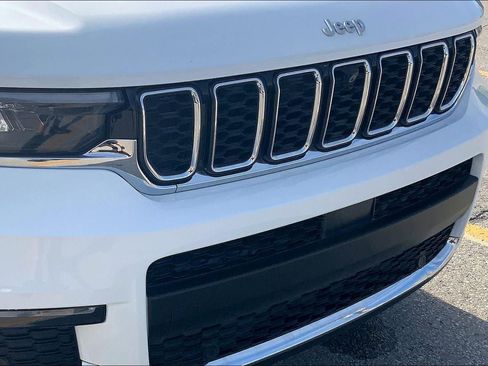 New 2025 Jeep Grand Cherokee L Limited w/ Luxury Tech Group II image 32