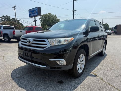 Used 2011 Toyota Highlander SE w/ Tow Pkg AWD/4WD image 1