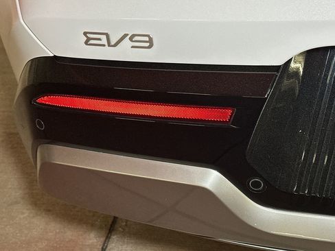 Used 2025 Kia EV9 Land AWD/4WD image 5