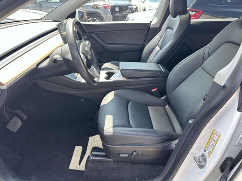 Used 2020 Tesla Model Y Long Range image 12