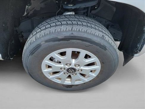 Used 2025 Toyota Tacoma SR5 AWD/4WD image 10