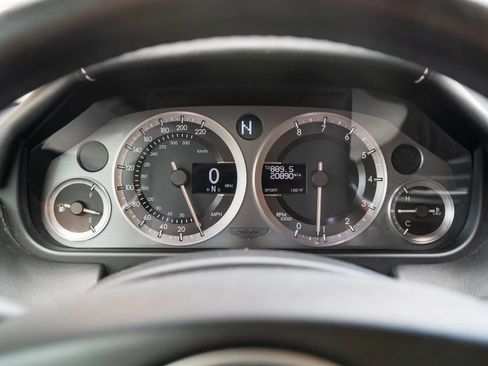 Used 2013 Aston Martin V8 Vantage Roadster RWD image 23