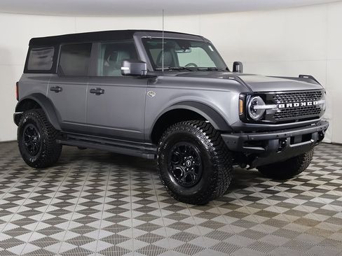 Used 2024 Ford Bronco Wildtrak image 2