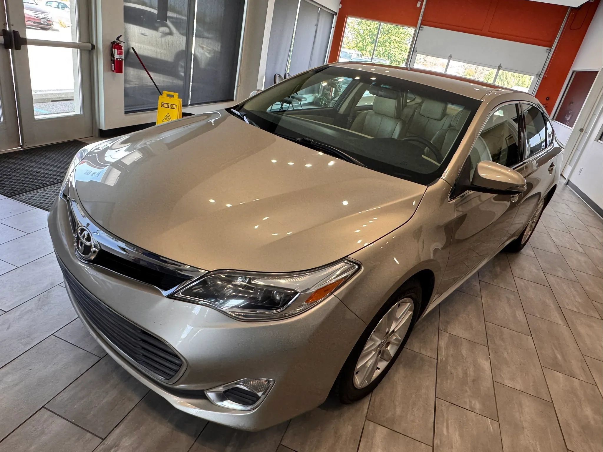 Used 2015 Toyota Avalon XLE FWD image 3