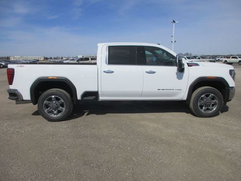 New 2026 GMC Sierra 2500 SLT AWD/4WD image 3