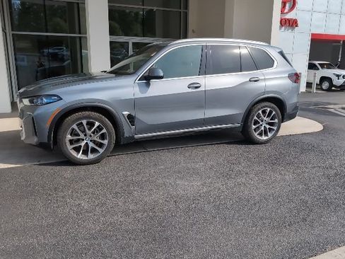 Used 2024 BMW X5 xDrive40i w/ Premium Package AWD/4WD image 5
