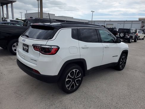 Used 2023 Jeep Compass Limited image 6