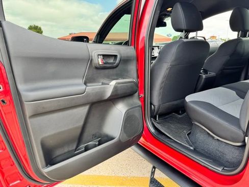 Used 2021 Toyota Tacoma TRD Off-Road AWD/4WD image 38