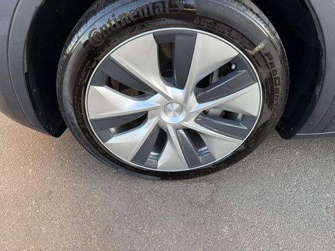 Used 2023 Tesla Model Y 2WD image 11