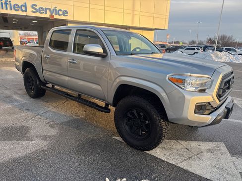 Used 2023 Toyota Tacoma SR image 3