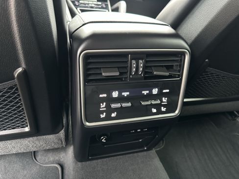 Certified 2024 Porsche Cayenne Coupe AWD/4WD image 15