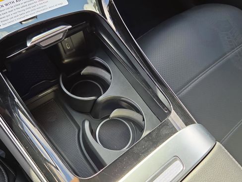 Used 2025 Mercedes-Benz GLC 300 image 16