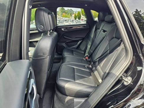 Used 2025 Porsche Macan AWD/4WD image 22