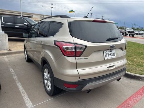 Used 2017 Ford Escape SE w/ Equipment Group 201A image 4