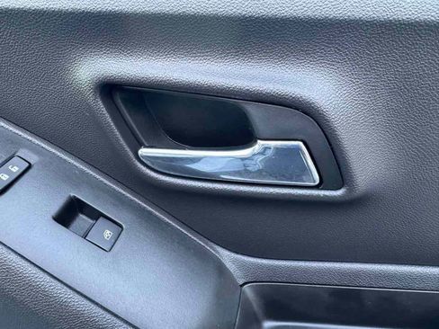 Used 2020 Chevrolet Trax LT w/ LT Convenience Package image 29