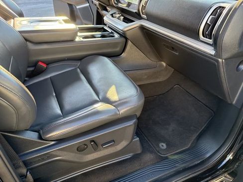 Used 2025 Ford Expedition Active image 43