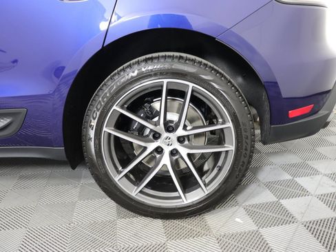 Certified 2025 Porsche Macan AWD/4WD image 14