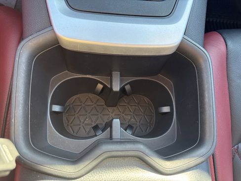 Used 2022 Toyota RAV4 XLE Premium image 22