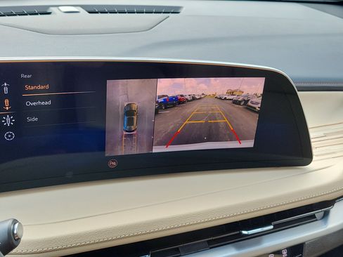 Used 2025 Cadillac XT4 Premium Luxury w/ Technology Package AWD/4WD image 26
