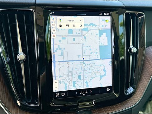 Used 2023 Volvo XC60 B5 Plus w/ Protection Package Premier image 14