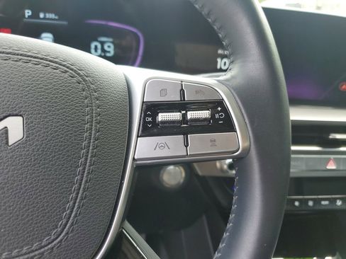 Used 2025 Kia Telluride S FWD image 23