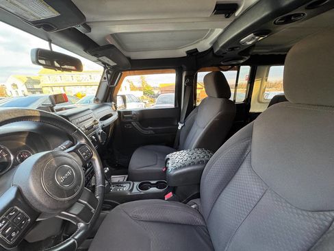 Used 2013 Jeep Wrangler Unlimited Sport image 11