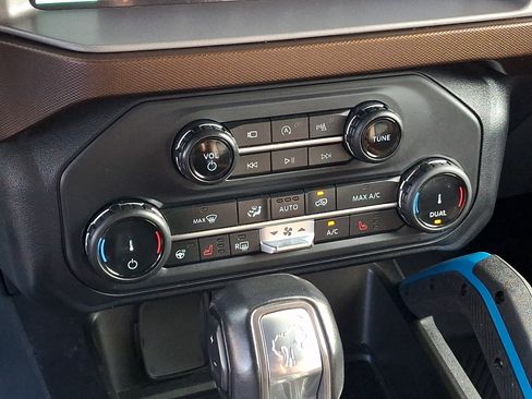Used 2022 Ford Bronco Outer Banks AWD/4WD image 16