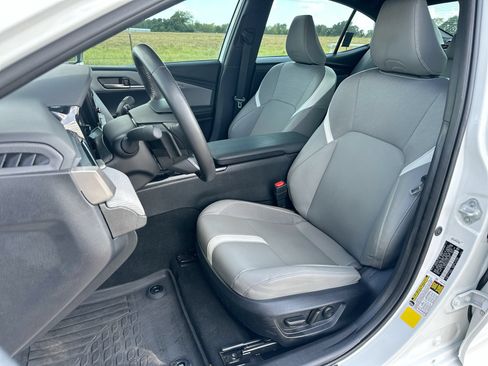 Used 2025 Toyota Camry SE FWD image 11