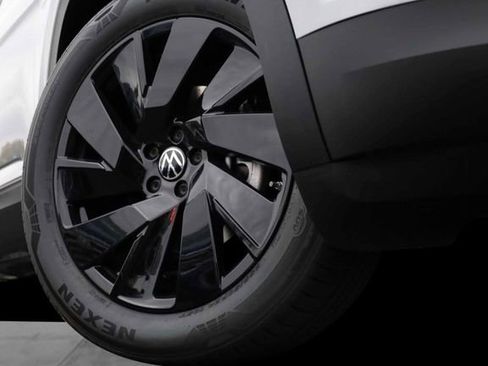 New 2026 Volkswagen Atlas SE image 3