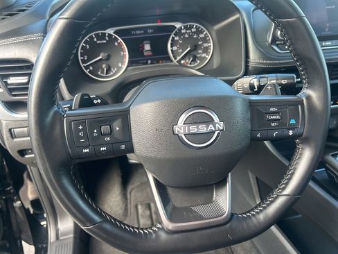 Used 2025 Nissan Rogue SV image 17