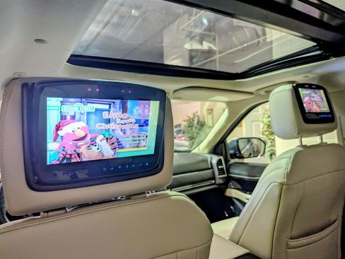 Used 2018 Ford Expedition Max Platinum image 11