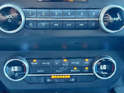 Used 2021 Ford Expedition Max XLT image 16