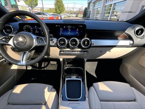 Used 2026 Mercedes-Benz GLB 250 4MATIC image 15