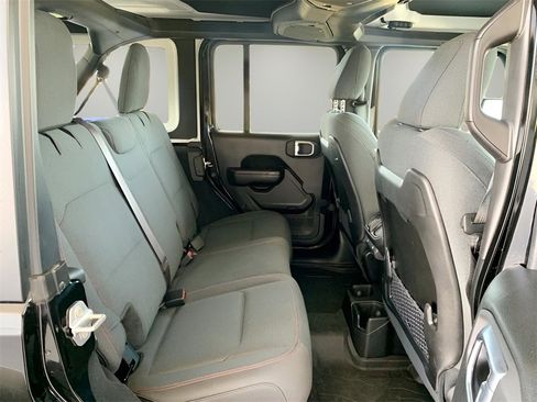 Used 2024 Jeep Wrangler Unlimited Rubicon image 24