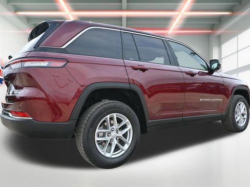 New 2026 Jeep Grand Cherokee Laredo image 3