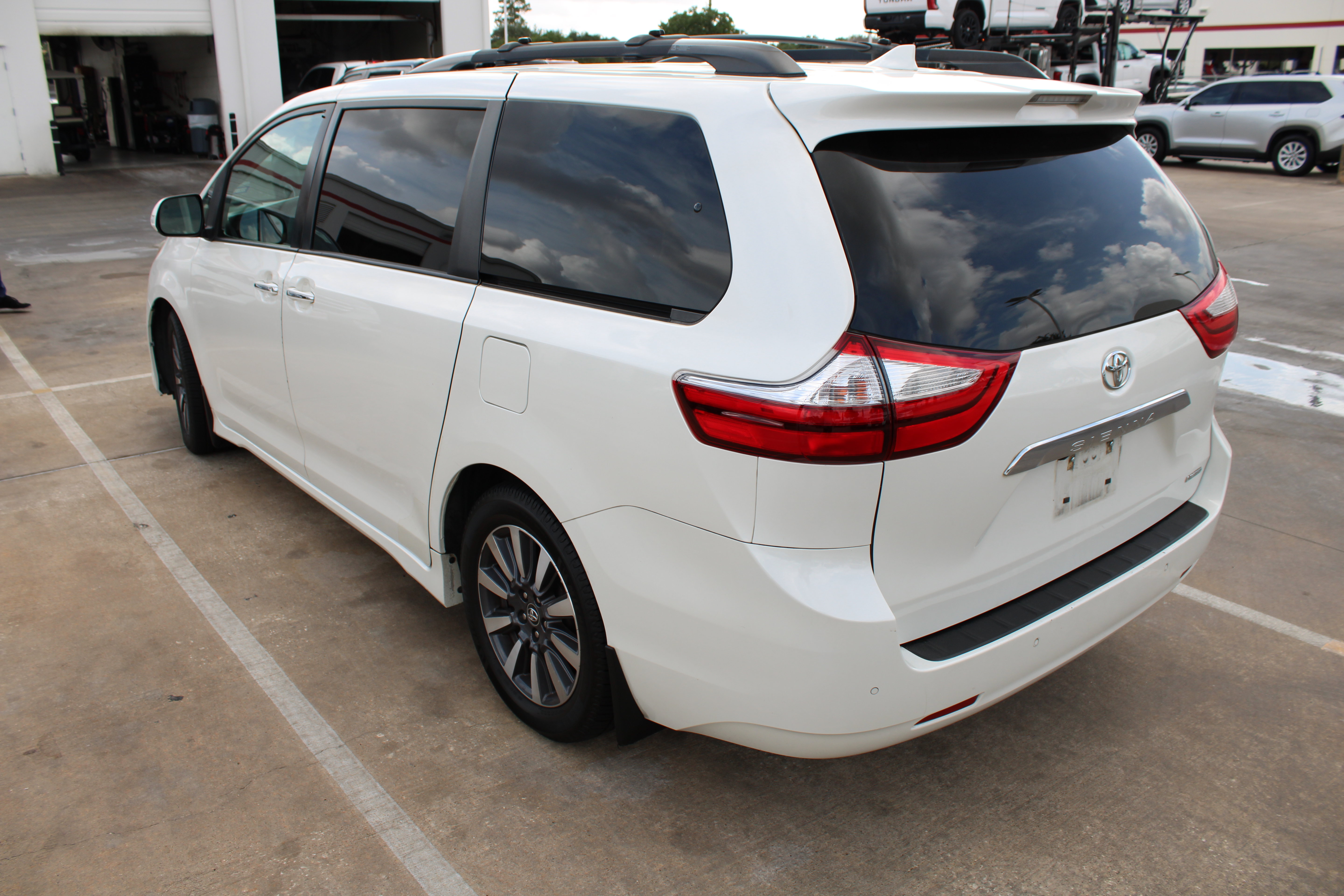 Used 2018 Toyota Sienna Limited FWD image 7