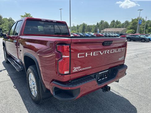 Used 2024 Chevrolet Silverado 2500 High Country w/ High Country Premium Package AWD/4WD image 6