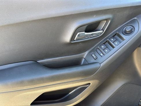 Used 2020 Chevrolet Trax LT w/ Redline Edition image 12