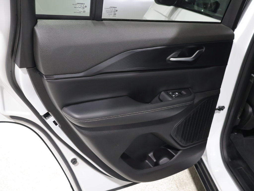 Used 2023 Jeep Grand Cherokee Laredo AWD/4WD image 18