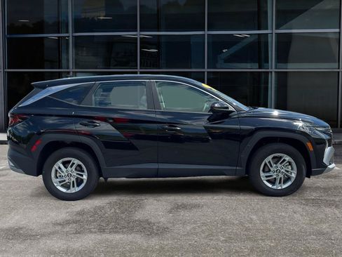Used 2025 Hyundai Tucson SE AWD/4WD image 4